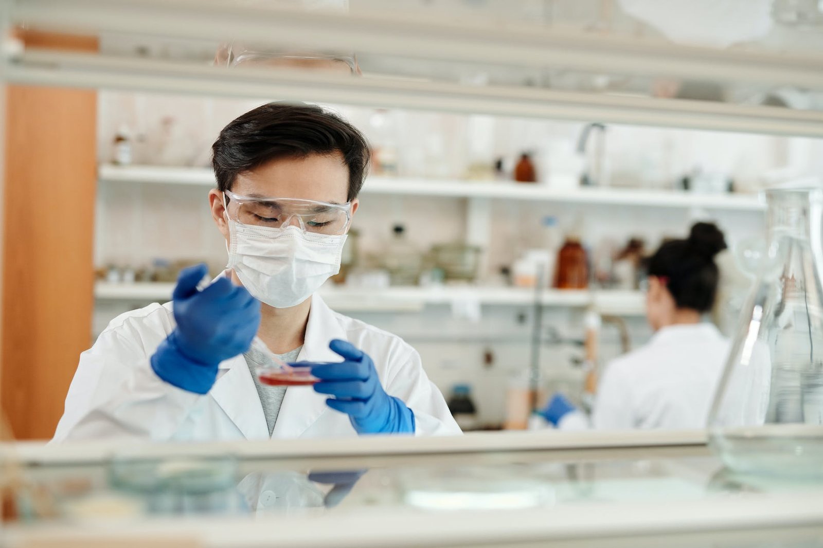 Salud, seguridad y buenas prácticas en el laboratorio y campo